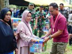 Panglima TNI Jenderal Agus Subiyanto Bagikan Dua Ribu Paket Sembako di Lembang