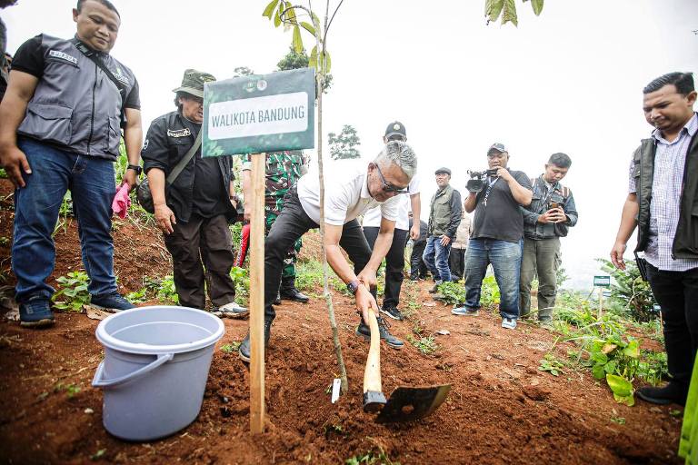Pemkot Bandung Dukung Penghijauan KBU