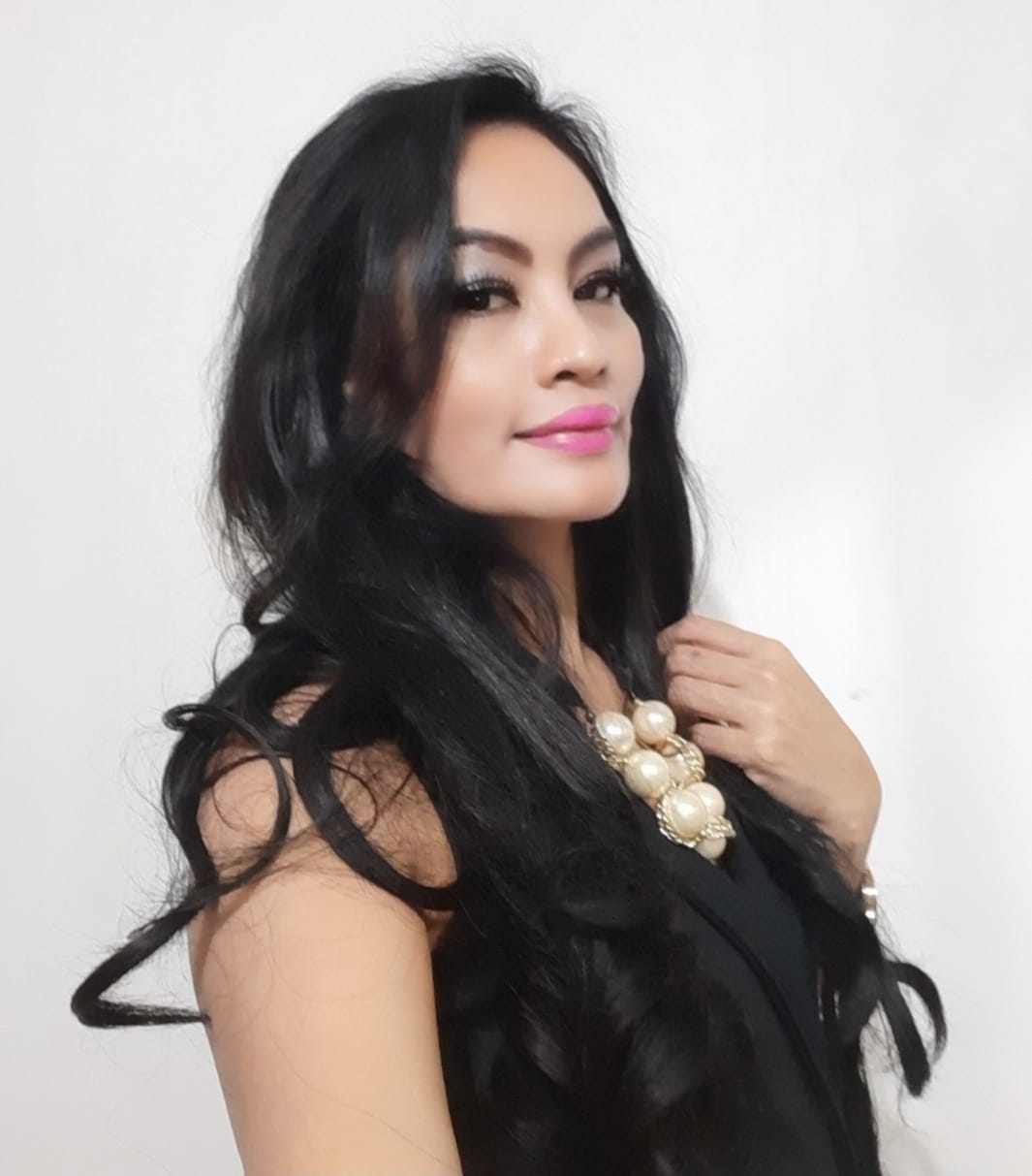 Selly Brucelly, Sosok Multi Talenta Tanah Air di Bidang Seni Tarik Suara dan Modelling