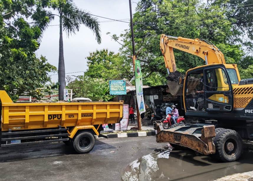 Mbak Ita Lakukan Pembangunan Jembatan Nogososro Guna Pengendalian Banjir di Kaligawe-Genuk