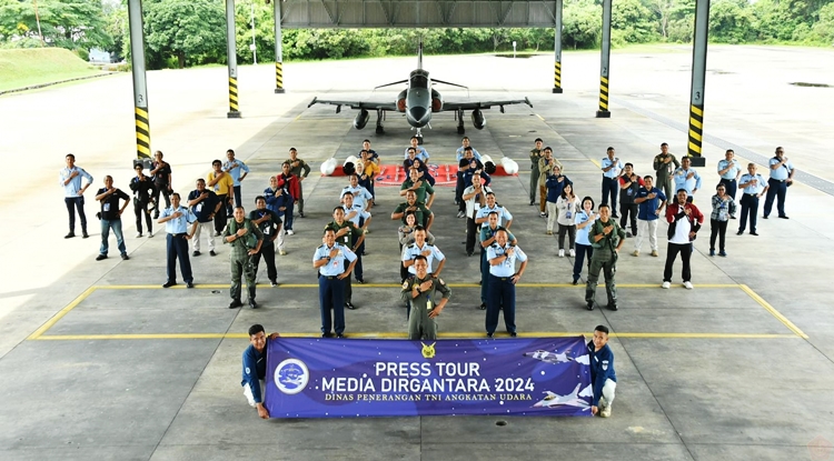 Jalin Sinergitas Penerangan, Dispen TNI AL Berpartisipasi Dalam Press Tour Media Dirgantara 2024