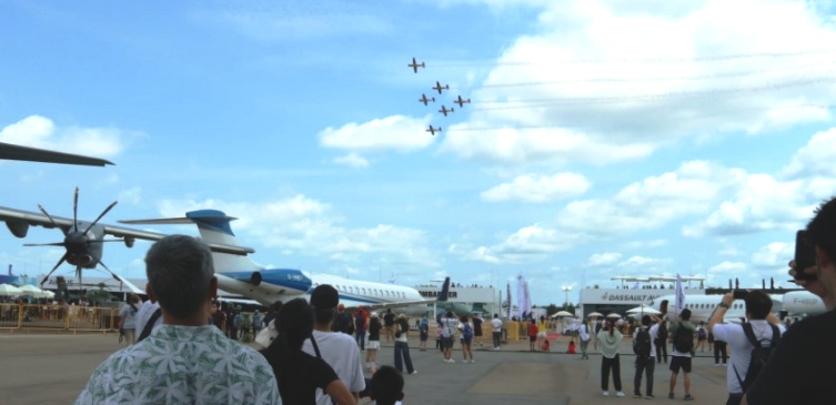 Keren! Tim Jupiter TNI AU Menjadi Penampil Utama di Public Day Singapore Airshow 2024