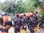 Tim Satgas Gulben Lantamal VI Makassar Evakuasi Mayat Korban Banjir di Luwu