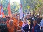 Mbak Ita Melepas Bhikkhu Thudong dari Semarang ke Candi Borobudur