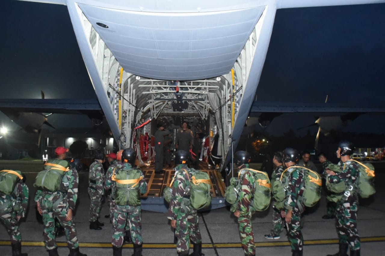 Lanud Husein Sastranegara Dukung Kegiatan Penerbangan Terjun Malam Siswa Jump Master Angkatan Ke-27