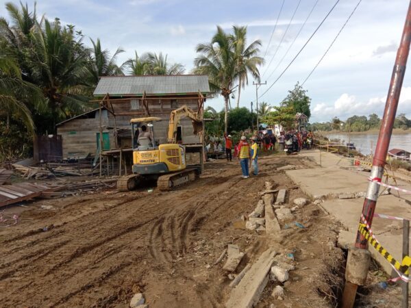 Relokasi Dua Rumah Warga Relokasi