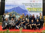 Rombongan Dinporapar Jateng berfoto bersama seusai pembukaan Komunikasi Bisnis Bareng Industri Pariwisata Jateng dan Jabar di Bandung, Selasa (16/9/2025). Foto: dokumentasi/istimewa