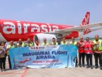Maskapai penerbangan Airasia di bandara internasional Ahmad Yani Semarang. Foto: dokumentasi/istimewa Maskapai penerbangan Airasia di bandara internasional Ahmad Yani Semarang. Foto: dokumentasi/istimewa