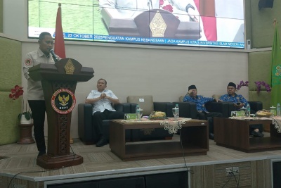 Kepala BNPT, Komjen Pol. (Purn) Eddy Hartono, SIK, MH saat memaparkan materi Penguatan Kampus Kebangsaan di gedung Teaterikal Kampus III UIN Walisongo Semarang, Kamis (23/10/2025). Rifqi (sorotindonesia.com)