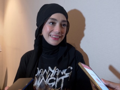 Celine Evangelista saat wawancara media seusai pemutaran trailer Danyang Wingit Jumat Kliwon di DP Mall Semarang XXI, Rabu (19/11/2025). Foto: Rifqi (sorotindonesia.com)