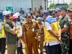 Gubernur Jawa Tengah Ahmad Luthfi bersama Kepala Badan Nasional Penanggulangan Bencana (BNPB), Suharyanto, meninjau rumah pompa Sringin dan Kolam Retensi Terboyo, Kota Semarang, Senin (3/11/2025). Gubernur Jawa Tengah Ahmad Luthfi bersama Kepala Badan Nasional Penanggulangan Bencana (BNPB), Suharyanto, meninjau rumah pompa Sringin dan Kolam Retensi Terboyo, Kota Semarang, Senin (3/11/2025).