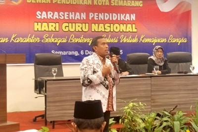 Prof. Dr. Nur Khoiri, S.Pd, MT, M.Pd dalam sarasehan pendidikan yang digelar pada Sabtu (6/12/2025) Dewan Pendidikan Kota Semarang di Hotel Candi Indah Kota Semarang. Foto: Rifqi (sorotindonesia.com)