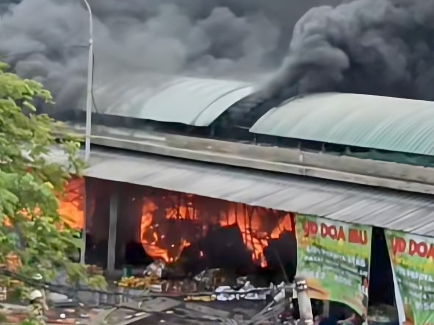 Kebakaran Melanda Pasar Induk Kramat Jati, Pemprov DKI Bentuk Tim Investigasi