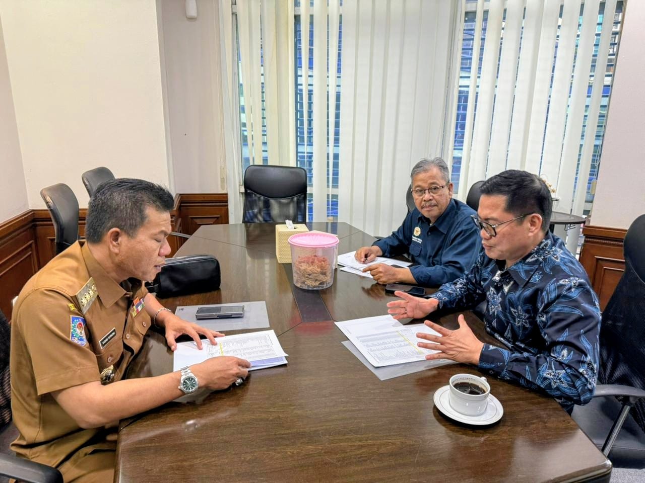 Sekjen Apkasi Joune Ganda Bahas Bantuan untuk Korban Bencana di Aceh, Sumut, dan Sumbar